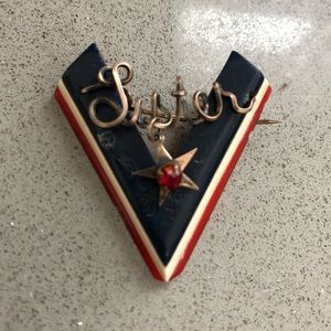 Vintage 40s WWII V for Victory Sweetheart Pin